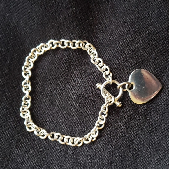 GUC Sterling Silver Heart Toggle Bracelet - Picture 3 of 6